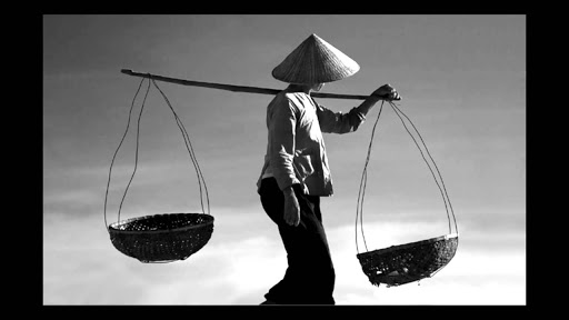 Từ trong ký ức: Bao mùa quang gánh trên vai